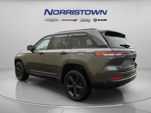Used 2022 Jeep Grand Cherokee Altitude image 5