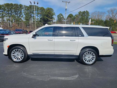 Used 2022 Cadillac Escalade ESV Premium Luxury image 3