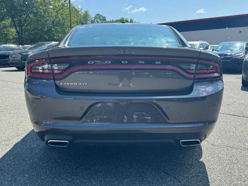 Used 2022 Dodge Charger SXT RWD image 4