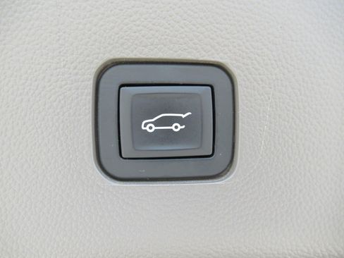 Used 2018 Chevrolet Traverse LT FWD image 39