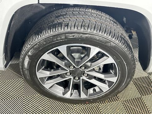 New 2025 Jeep Grand Cherokee Overland w/ Luxury Tech Group IV image 17