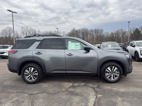 New 2026 Nissan Pathfinder SL image 4