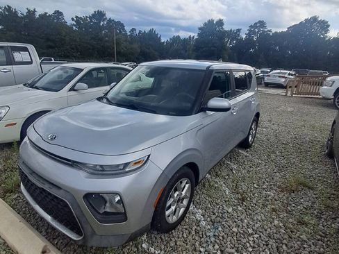 Used 2020 Kia Soul S FWD image 1