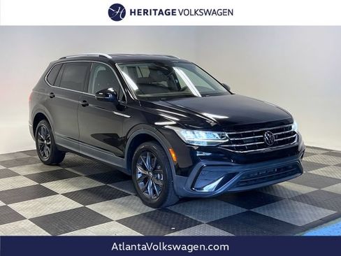 Used 2022 Volkswagen Tiguan SE FWD image 1