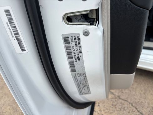 Used 2023 Chrysler Pacifica Touring-L FWD image 32