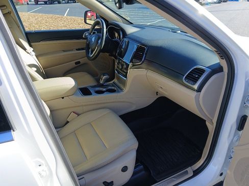 Certified 2022 Jeep Grand Cherokee Limited w/ Trailer Tow Group IV image 34