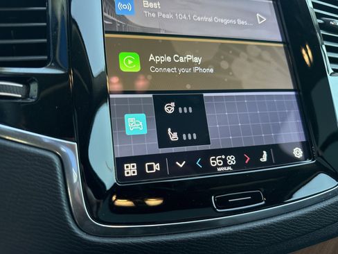 Used 2025 Volvo XC90 B6 Plus image 25