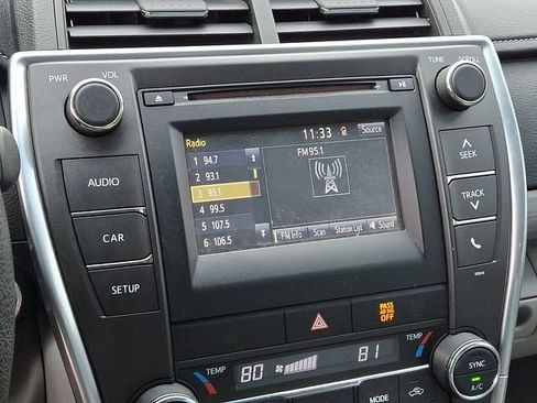 Used 2017 Toyota Camry LE image 17