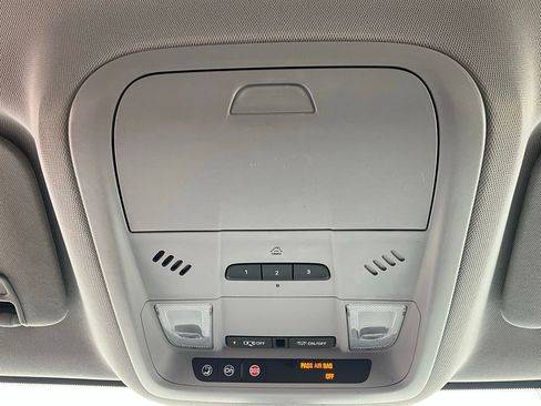 Used 2018 GMC Acadia SLT image 18