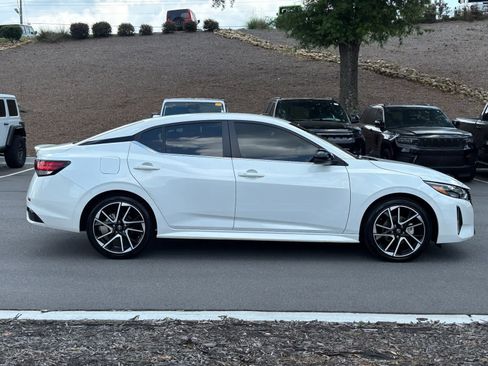 Used 2025 Nissan Sentra SR FWD image 4