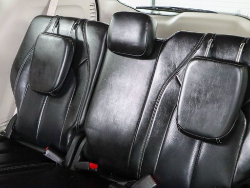 Used 2023 Chrysler Pacifica Touring-L FWD image 25