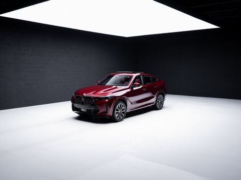 Used 2025 BMW X6 xDrive40i w/ Executive Package image 82