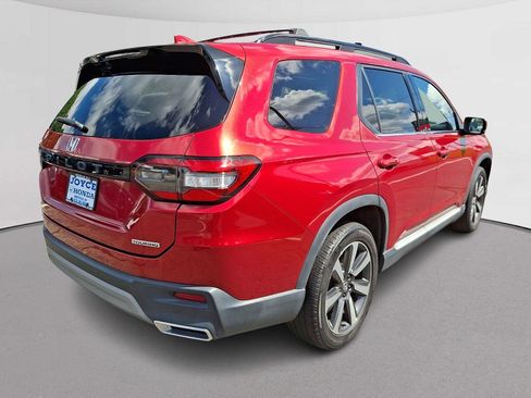 Certified 2023 Honda Pilot Touring image 10