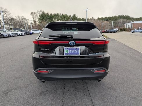 Used 2024 Toyota Venza LE image 4