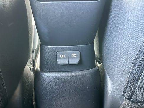Used 2020 Nissan Versa S FWD image 17