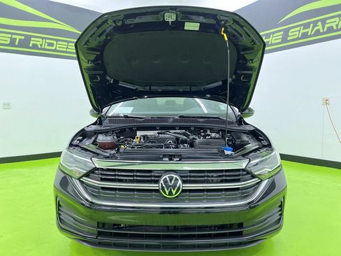 Used 2024 Volkswagen Jetta SE FWD image 4