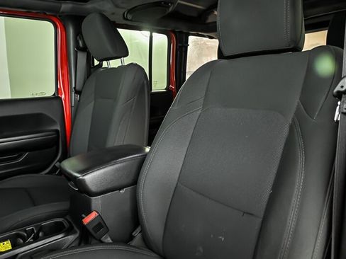Used 2018 Jeep Wrangler Unlimited Sport AWD/4WD image 16