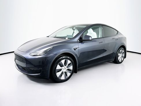 Used 2024 Tesla Model Y Long Range image 3