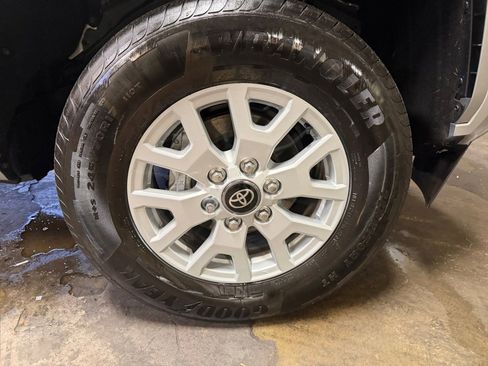 Used 2025 Toyota Tacoma SR5 image 29