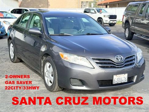 Used 2010 Toyota Camry LE image 1