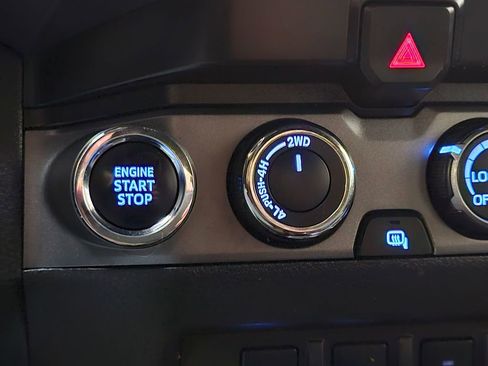 Used 2019 Toyota Tacoma TRD Off-Road w/ Technology Package image 32