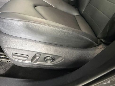 Used 2025 Toyota Highlander XLE FWD image 24