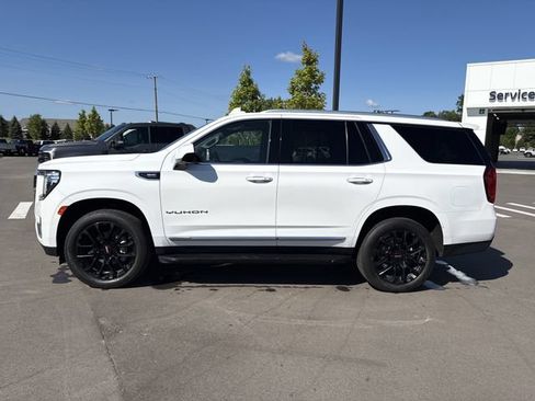 Used 2023 GMC Yukon SLT AWD/4WD image 2
