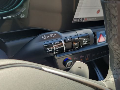 Certified 2025 Kia Niro EX FWD image 30