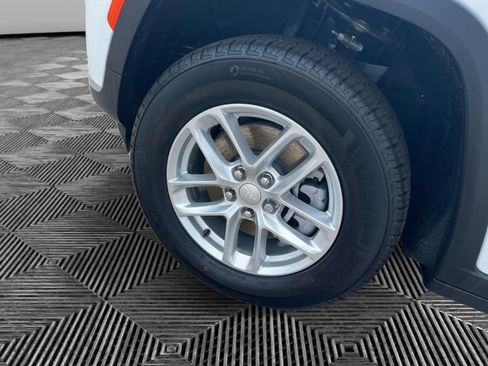 New 2025 Jeep Grand Cherokee L Laredo image 14