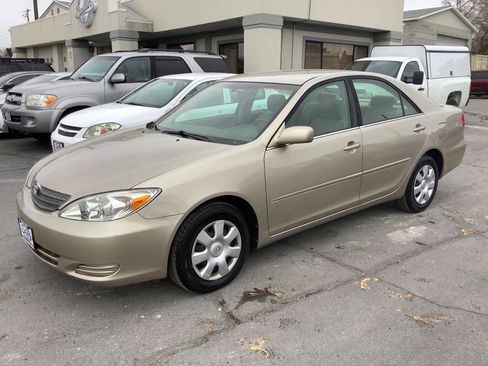 Used 2004 Toyota Camry LE image 1