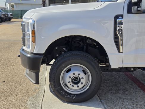 Used 2024 Ford F350 XL image 5