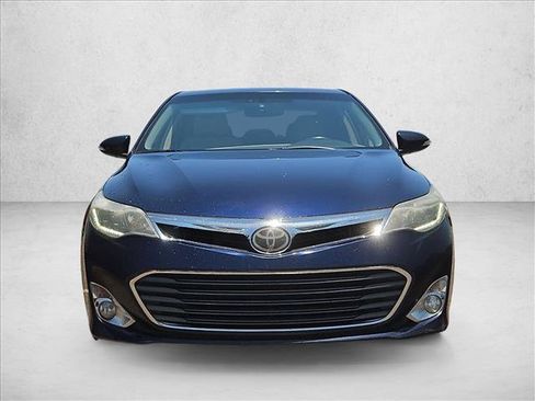 Used 2013 Toyota Avalon Limited w/ Technology Pkg FWD image 2
