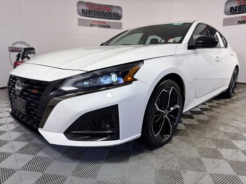 Used 2023 Nissan Altima 2.5 SR FWD image 7