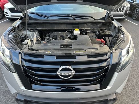 Used 2024 Nissan Pathfinder SV image 10