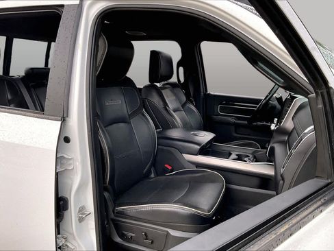 Used 2022 RAM 2500 Laramie w/ Night Edition AWD/4WD image 9