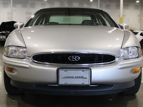 Used 1999 Buick Riviera Supercharged Coupe FWD image 4