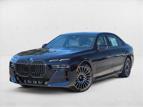 Used 2026 BMW 750e xDrive w/ Premium Package image 1