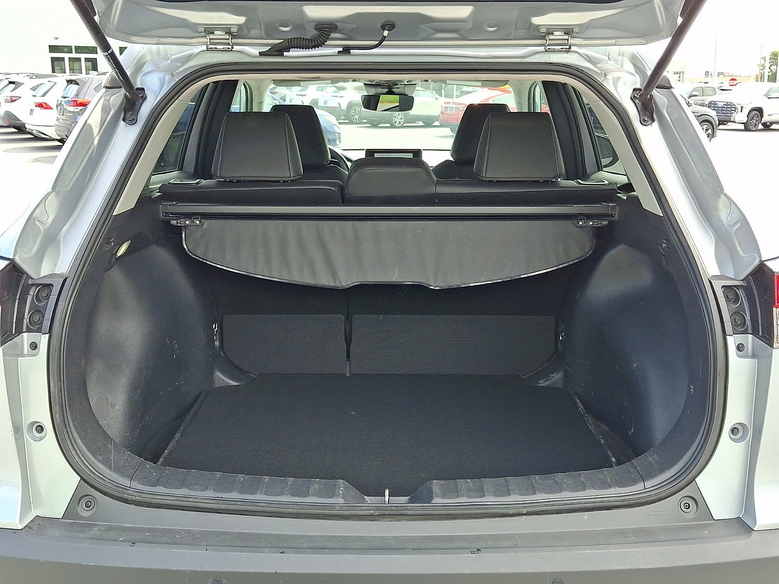 Used 2025 Toyota Corolla Cross XLE FWD image 28