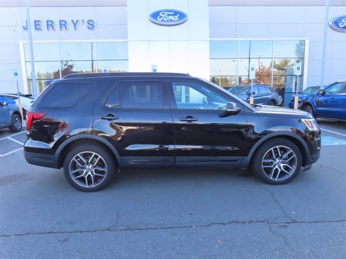 Used 2018 Ford Explorer Sport w/ Equipment Group 401A image 4