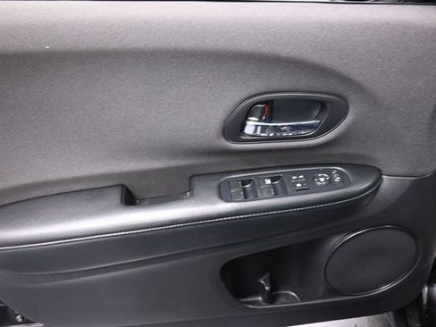 Used 2019 Honda HR-V LX image 13