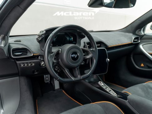 Used 2023 McLaren Artura RWD image 13