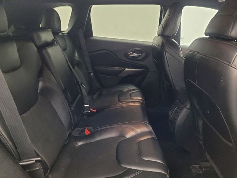 Used 2021 Jeep Cherokee Latitude Plus FWD image 19