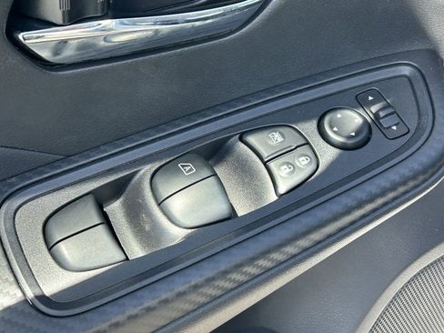 New 2025 Nissan Versa SV image 18