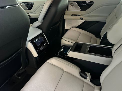 New 2026 Lincoln Aviator Black Label w/ Jet Appearance Package image 11