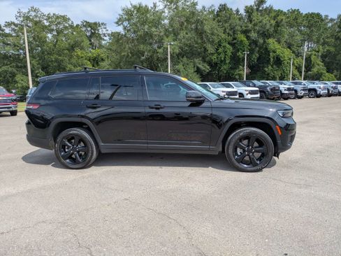 Used 2024 Jeep Grand Cherokee L Altitude AWD/4WD image 3
