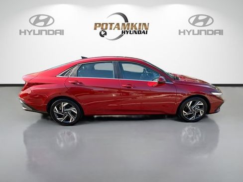 Used 2025 Hyundai Elantra SEL w/ Cargo Package image 4