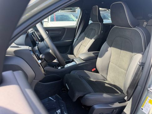 Used 2023 Volvo C40 P8 Recharge Ultimate AWD/4WD image 19
