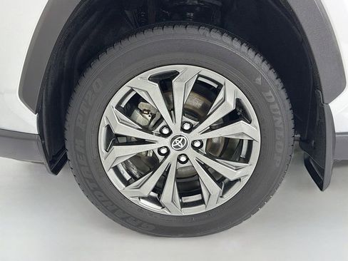 Used 2022 Toyota RAV4 XLE Premium image 32