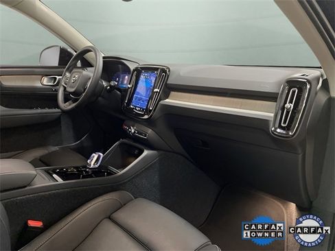 Used 2025 Volvo XC40 B5 Plus image 23