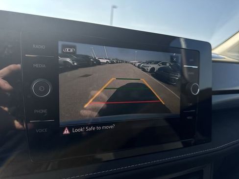 New 2026 Volkswagen Taos SE FWD image 14